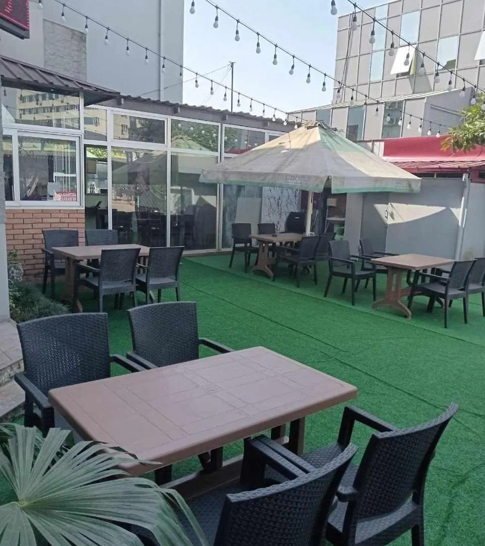Contes Hotel باتومي